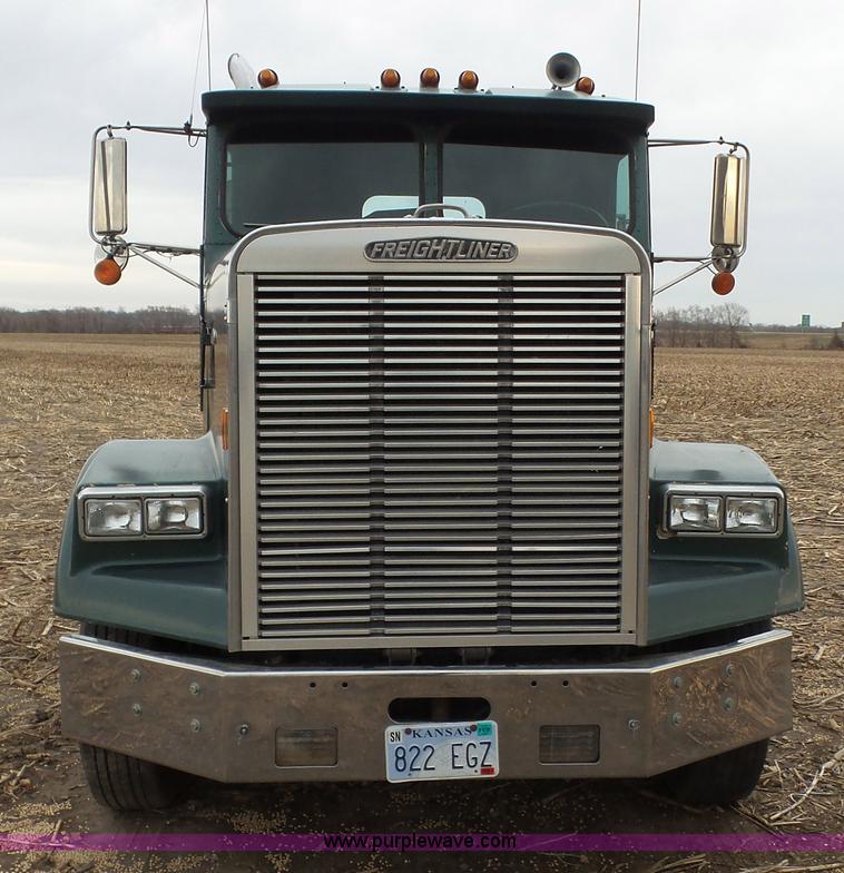 image for item J4550 1985 Freightliner semi truck