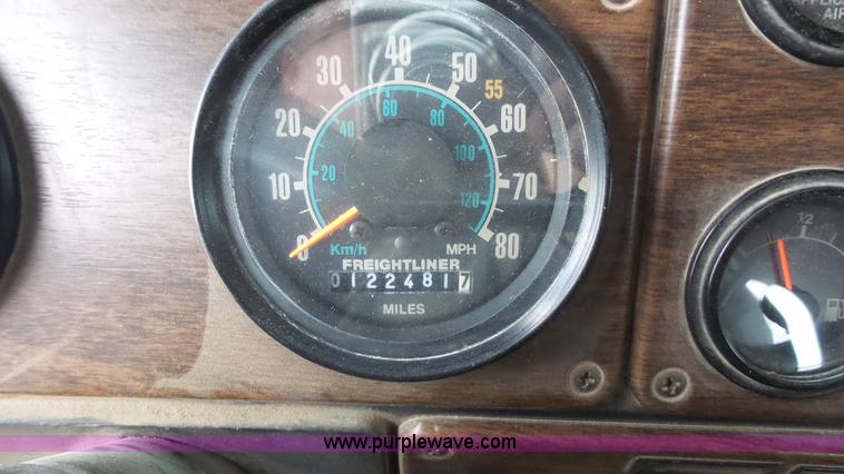 image for item J4550 1985 Freightliner semi truck