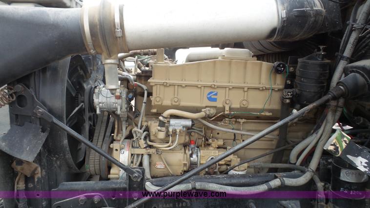 image for item J4550 1985 Freightliner semi truck