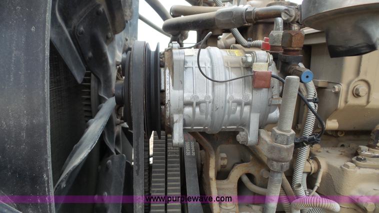 image for item J4550 1985 Freightliner semi truck