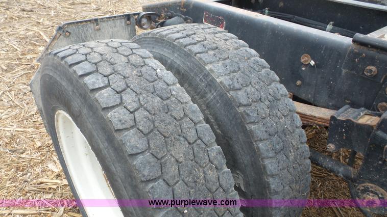 image for item J4550 1985 Freightliner semi truck