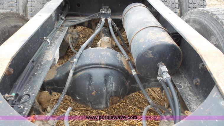 image for item J4550 1985 Freightliner semi truck