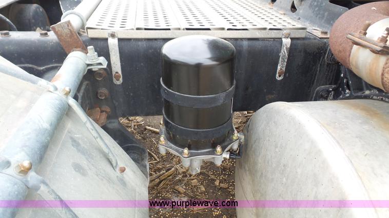 image for item J4550 1985 Freightliner semi truck