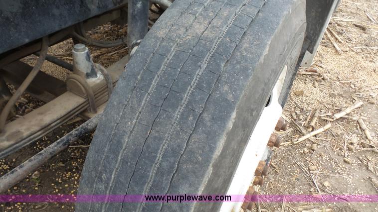 image for item J4550 1985 Freightliner semi truck