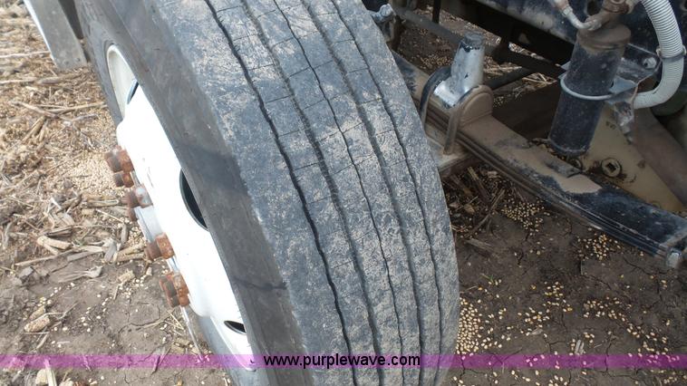 image for item J4550 1985 Freightliner semi truck