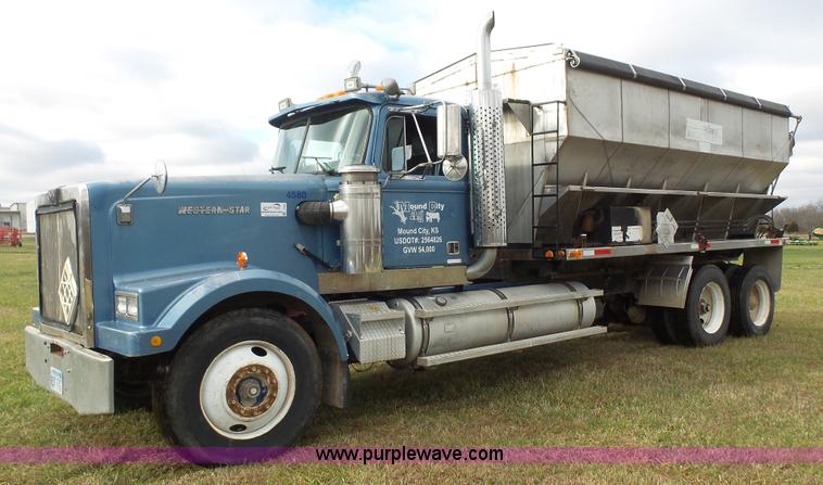 image for item J4596 1995 Western Star 4964F fertilizer/seed tender truck
