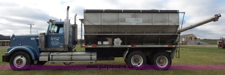 image for item J4596 1995 Western Star 4964F fertilizer/seed tender truck