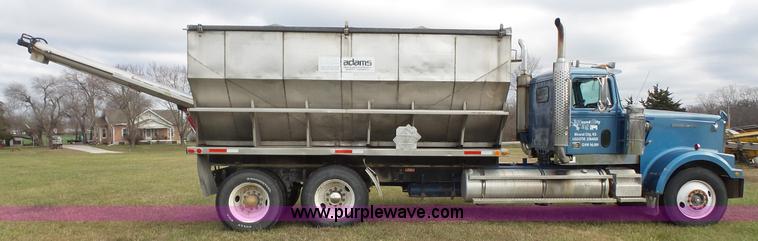 image for item J4596 1995 Western Star 4964F fertilizer/seed tender truck