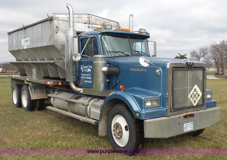 image for item J4596 1995 Western Star 4964F fertilizer/seed tender truck