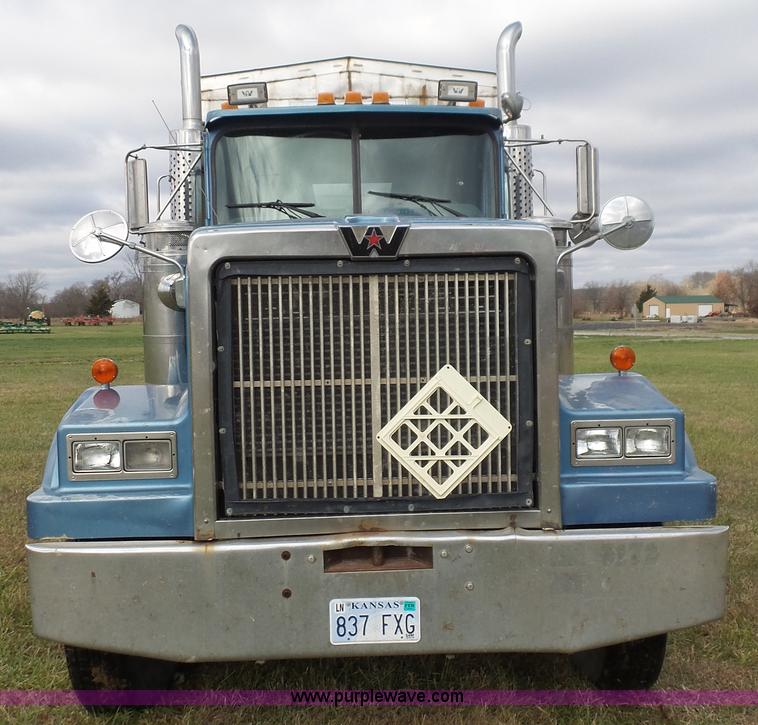image for item J4596 1995 Western Star 4964F fertilizer/seed tender truck