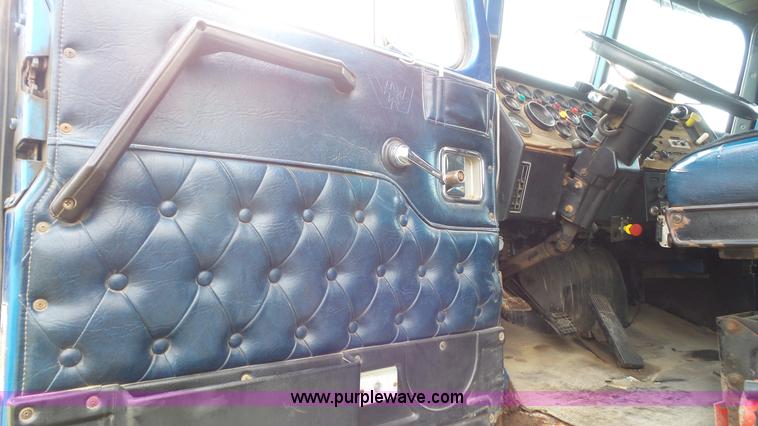 image for item J4596 1995 Western Star 4964F fertilizer/seed tender truck