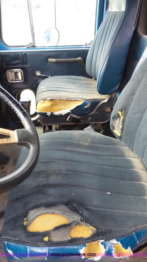 image for item J4596 1995 Western Star 4964F fertilizer/seed tender truck