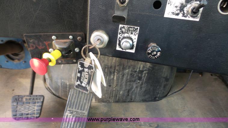 image for item J4596 1995 Western Star 4964F fertilizer/seed tender truck