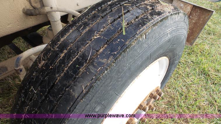 image for item J4596 1995 Western Star 4964F fertilizer/seed tender truck