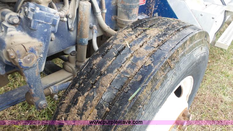 image for item J4596 1995 Western Star 4964F fertilizer/seed tender truck