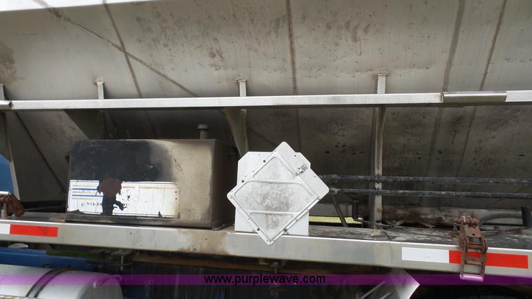 image for item J4596 1995 Western Star 4964F fertilizer/seed tender truck