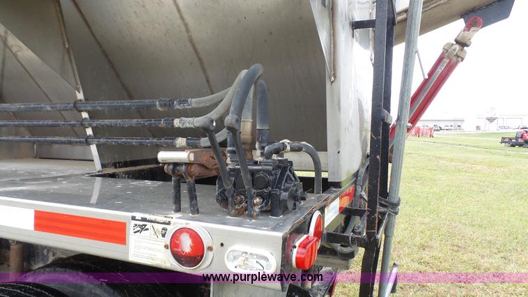 image for item J4596 1995 Western Star 4964F fertilizer/seed tender truck