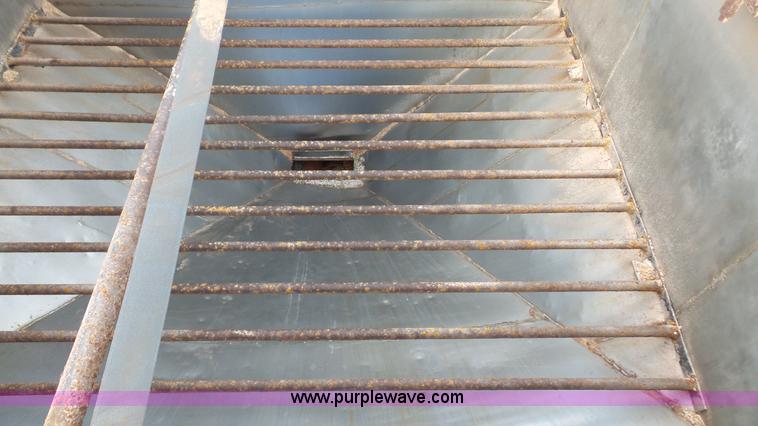 image for item J4596 1995 Western Star 4964F fertilizer/seed tender truck