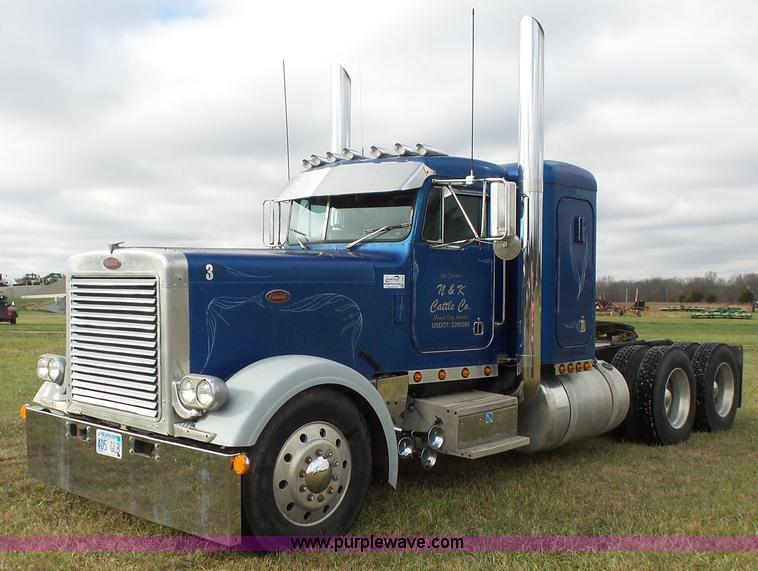 image for item J4597 1984 Peterbilt 359 semi truck