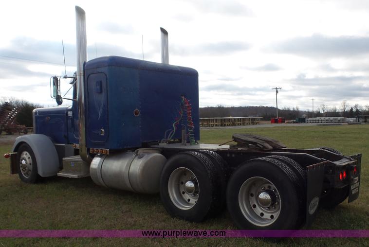 image for item J4597 1984 Peterbilt 359 semi truck