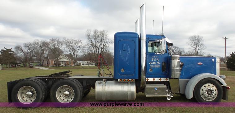 image for item J4597 1984 Peterbilt 359 semi truck
