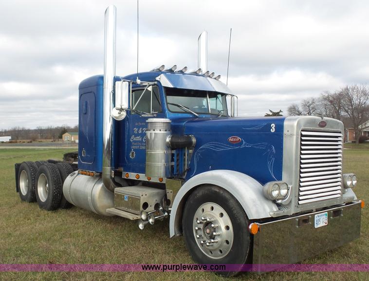 image for item J4597 1984 Peterbilt 359 semi truck