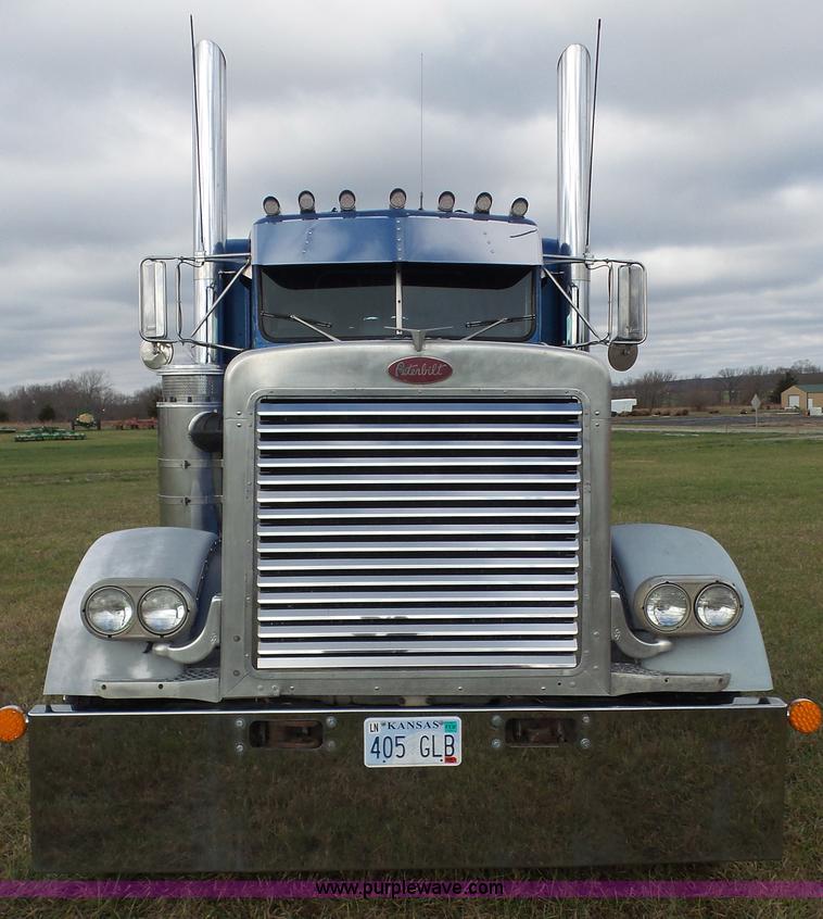 image for item J4597 1984 Peterbilt 359 semi truck