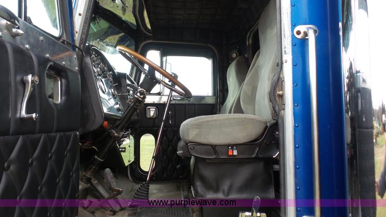 image for item J4597 1984 Peterbilt 359 semi truck