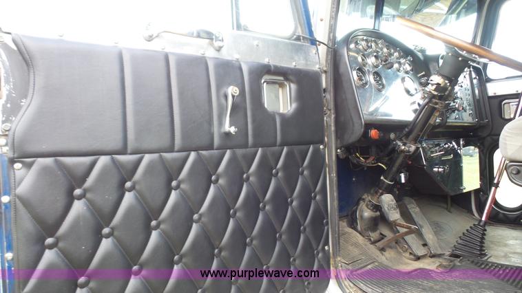 image for item J4597 1984 Peterbilt 359 semi truck