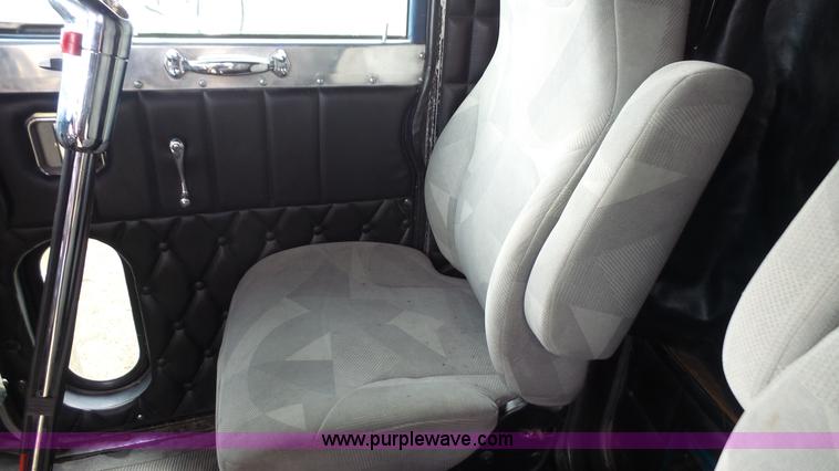 image for item J4597 1984 Peterbilt 359 semi truck