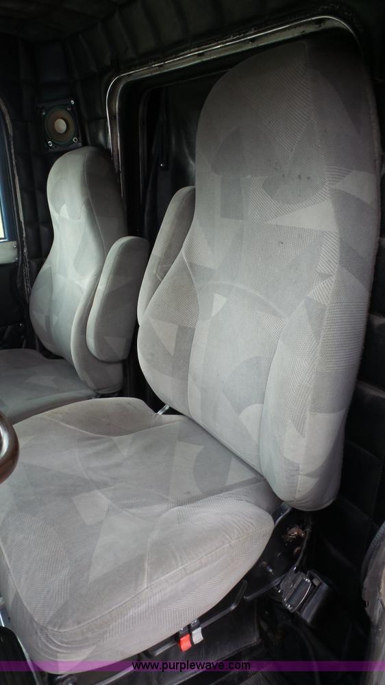 image for item J4597 1984 Peterbilt 359 semi truck