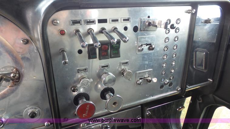 image for item J4597 1984 Peterbilt 359 semi truck