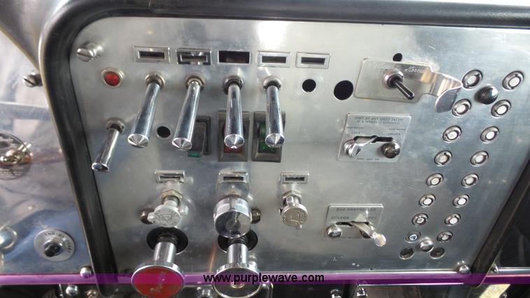 image for item J4597 1984 Peterbilt 359 semi truck