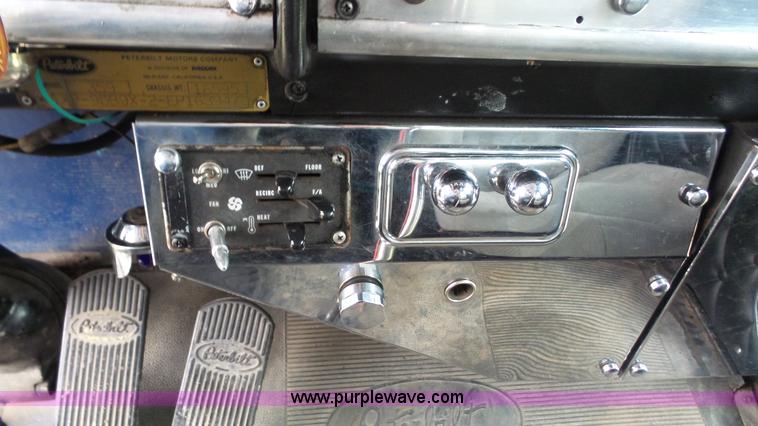 image for item J4597 1984 Peterbilt 359 semi truck