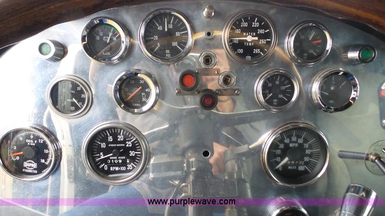 image for item J4597 1984 Peterbilt 359 semi truck