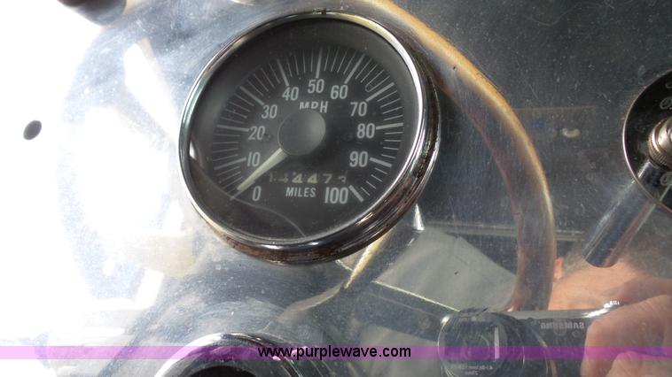 image for item J4597 1984 Peterbilt 359 semi truck