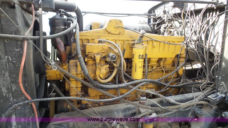 image for item J4597 1984 Peterbilt 359 semi truck