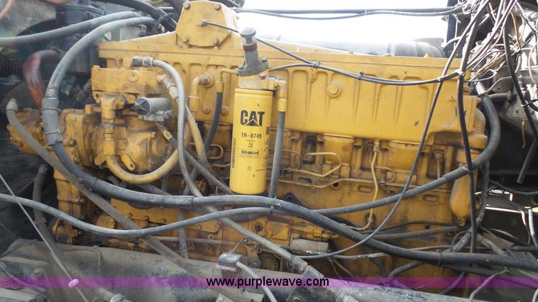 image for item J4597 1984 Peterbilt 359 semi truck