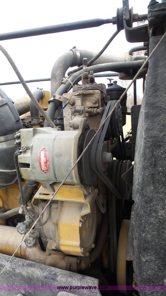 image for item J4597 1984 Peterbilt 359 semi truck