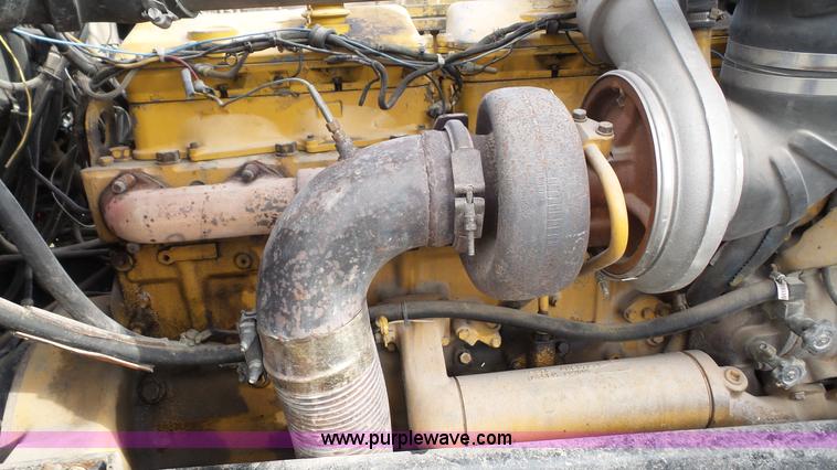 image for item J4597 1984 Peterbilt 359 semi truck