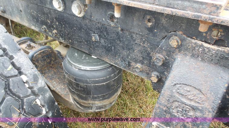 image for item J4597 1984 Peterbilt 359 semi truck