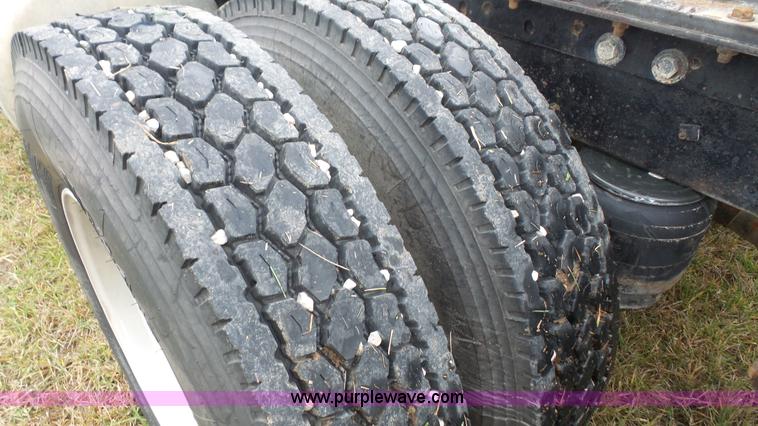 image for item J4597 1984 Peterbilt 359 semi truck