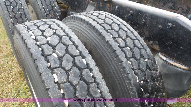 image for item J4597 1984 Peterbilt 359 semi truck