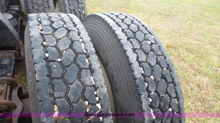 image for item J4597 1984 Peterbilt 359 semi truck