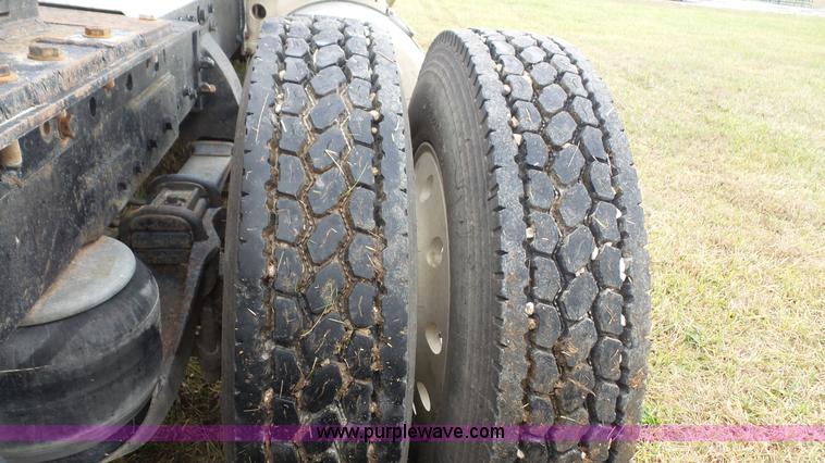 image for item J4597 1984 Peterbilt 359 semi truck