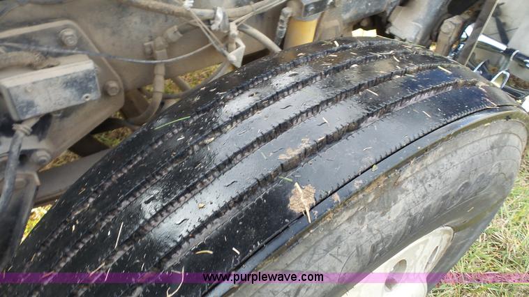 image for item J4597 1984 Peterbilt 359 semi truck