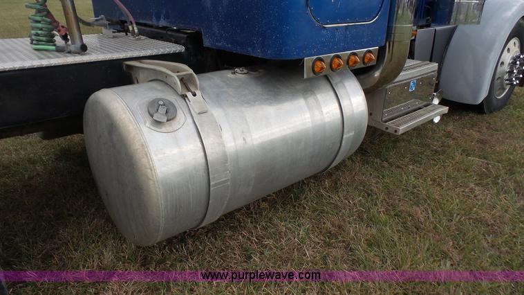 image for item J4597 1984 Peterbilt 359 semi truck