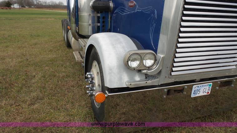 image for item J4597 1984 Peterbilt 359 semi truck