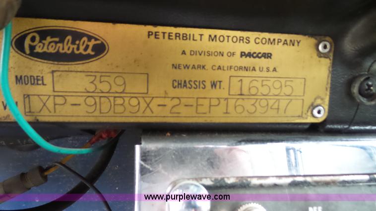 image for item J4597 1984 Peterbilt 359 semi truck