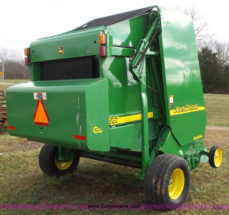 image for item J4601 2002 John Deere 567 round baler
